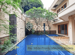 Rumah Elit Modern Tanpa Renovasi di Pondok Indah Jakarta Selatan Rumah Elit Modern Tanpa Renovasi di Pondok Indah Jakarta Selatan