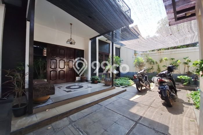 Hunian Mewah Siap Huni LT 330m2 di Kebayoran Baru, Jakarta Selatan Hunian Mewah Siap Huni LT 330m2 di Kebayoran Baru, Jakarta Selatan