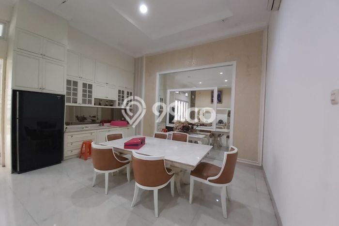 Hunian Mewah LB 500m2 Siap Pakai Desain Elegan di Pluit, Jakarta Utara Hunian Mewah LB 500m2 Siap Pakai Desain Elegan di Pluit, Jakarta Utara