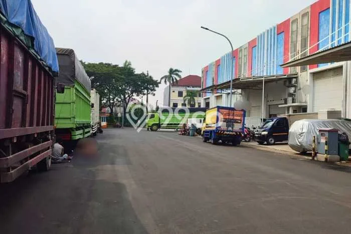 Unit Gudang Dijual di Jakarta Barat LT 120m2 & LB 120m2 Unit Gudang Dijual di Jakarta Barat LT 120m2 & LB 120m2