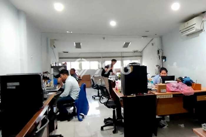 Ruko di , Luas 182m2m², Jalan Utama, Lokasi Ramai Ruko di , Luas 182m2m², Jalan Utama, Lokasi Ramai