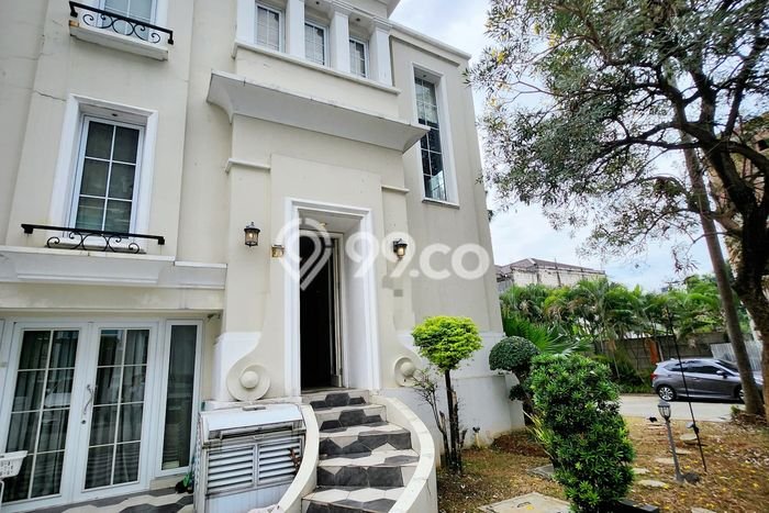 Dijual Rumah Premium dengan Fasilitas Sekitar Komplit di Kebon Jeruk, Jakarta Barat Dijual Rumah Premium dengan Fasilitas Sekitar Komplit di Kebon Jeruk, Jakarta Barat