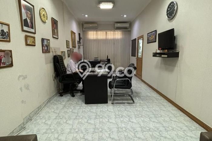 Ruko Dijual di Jakarta Pusat LT 66m2 & LB 198m2 Lokasi Terbaik! Ruko Dijual di Jakarta Pusat LT 66m2 & LB 198m2 Lokasi Terbaik!