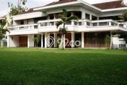Vila Kawasan , Luas 2441m2m², Area Strategis Vila Kawasan , Luas 2441m2m², Area Strategis