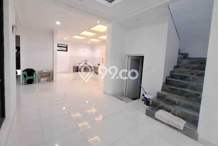 Ready to Use! Luxury House LT 126m2 Desain Elegan di Singgasana Ready to Use! Luxury House LT 126m2 Desain Elegan di Singgasana