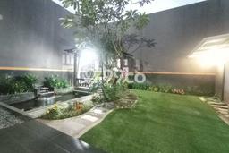Rumah Luxury Modern Tanpa Renovasi di Singgasana Bandung Rumah Luxury Modern Tanpa Renovasi di Singgasana Bandung