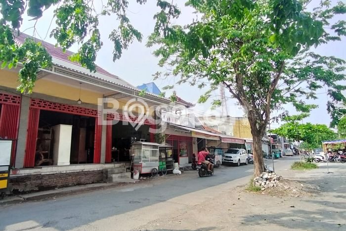 LOKASI PREMIUM! Ruko Kawasan , Luas 144m2m², Jalan Utama, Area Bisnis LOKASI PREMIUM! Ruko Kawasan , Luas 144m2m², Jalan Utama, Area Bisnis