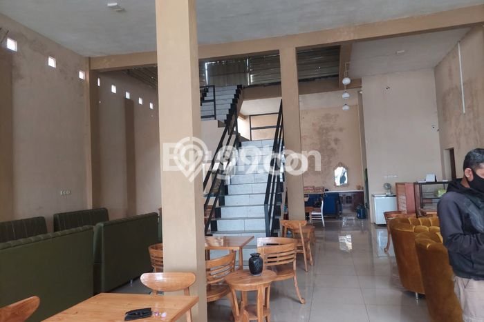 AREA BISNIS! Ruko di Krian, Luas 300m2m², Mainroad, Strategis AREA BISNIS! Ruko di Krian, Luas 300m2m², Mainroad, Strategis