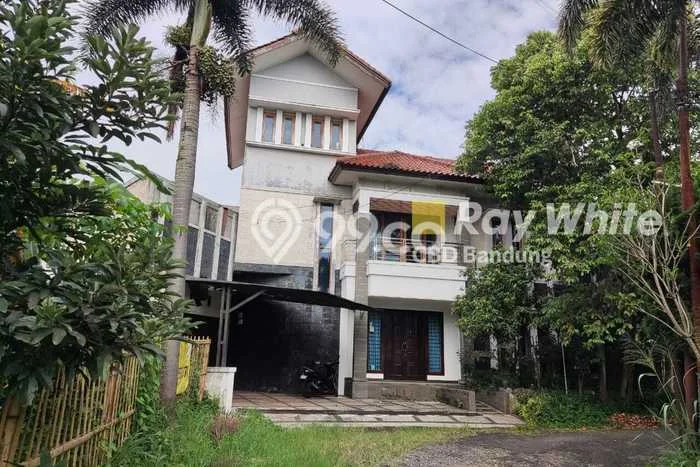Ready to Use! Premium House LT 360m2 Desain Elegan di Geger Kalong Ready to Use! Premium House LT 360m2 Desain Elegan di Geger Kalong