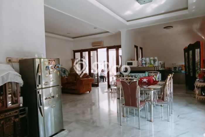 Rumah Elit Modern Tanpa Renovasi di Manyar Surabaya Rumah Elit Modern Tanpa Renovasi di Manyar Surabaya