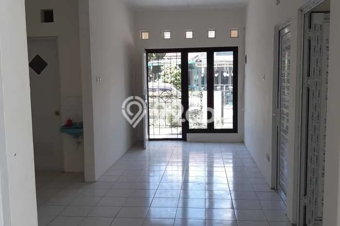 Rumah di Semarang Barat, 2 KM, Area Berkembang Rumah di Semarang Barat, 2 KM, Area Berkembang