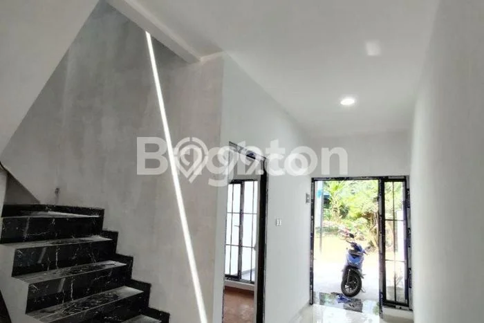 Rumah Luas Asri 3 KT Siap Pakai di Meruya Jakarta Barat Rumah Luas Asri 3 KT Siap Pakai di Meruya Jakarta Barat
