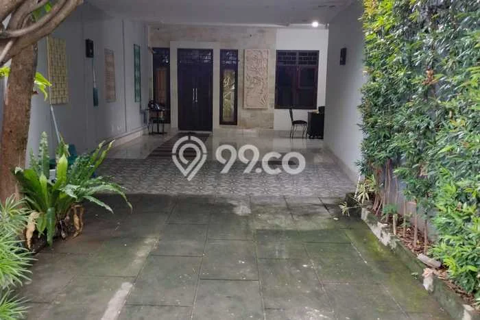 Lokasi terbaik! Rumah siap pakai dikontrakkan di Renon LB 160m2 Lokasi terbaik! Rumah siap pakai dikontrakkan di Renon LB 160m2