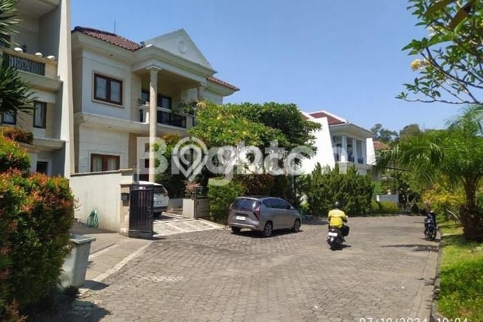 Rumah Elit Modern Siap Huni di papandayan Semarang Rumah Elit Modern Siap Huni di papandayan Semarang