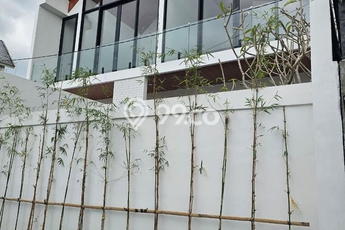 Vila Kawasan , Luas 100m2m², Akses ke transportasi publik Vila Kawasan , Luas 100m2m², Akses ke transportasi publik