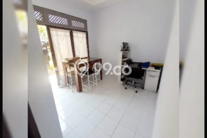 Disewakan Rumah Murah di Kerobokan Badung Punya 2 KT Disewakan Rumah Murah di Kerobokan Badung Punya 2 KT