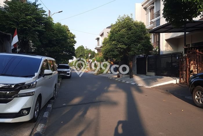 For Sale! Luxury House LT 160m2 Desain Elegan di Puri Indah For Sale! Luxury House LT 160m2 Desain Elegan di Puri Indah