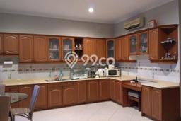 Rumah Elit LB 234m2 Siap Pakai Desain Elegan di Kemanggisan, Jakarta Barat Rumah Elit LB 234m2 Siap Pakai Desain Elegan di Kemanggisan, Jakarta Barat