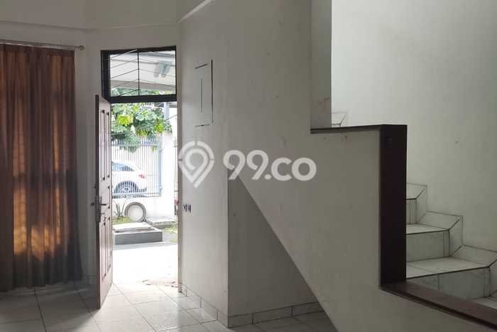 Rumah Elit LB 180m2 Siap Pakai Desain Elegan di Semanan, Jakarta Barat Rumah Elit LB 180m2 Siap Pakai Desain Elegan di Semanan, Jakarta Barat