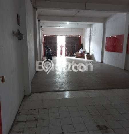Ruko Disewa di Malang dengan LB 250m2 Area Komersial Ramai Ruko Disewa di Malang dengan LB 250m2 Area Komersial Ramai