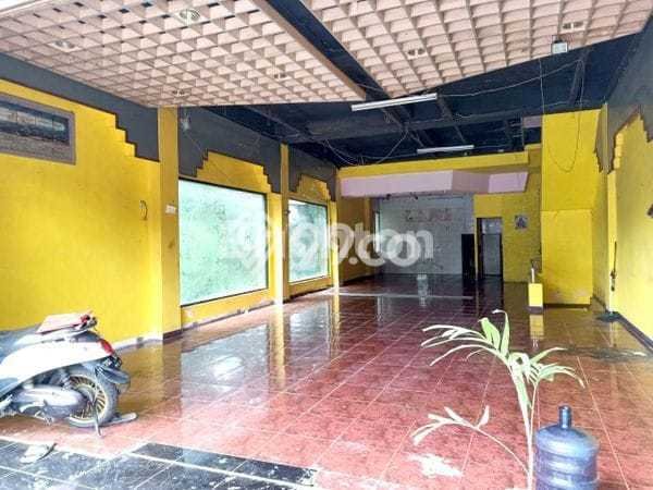 Ruko disewakan di Klojen Malang dengan luas bangunan 450m2 Ruko disewakan di Klojen Malang dengan luas bangunan 450m2