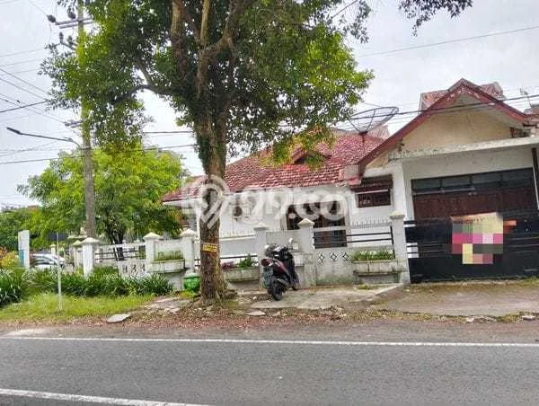 Disewakan! Rumah 4 Kamar Tidur &
3 Kamar Mandi di Soekarno Hatta, Malang Disewakan! Rumah 4 Kamar Tidur &
3 Kamar Mandi di Soekarno Hatta, Malang