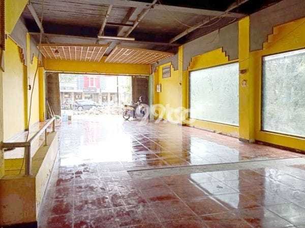 Ruko disewakan di Klojen Malang dengan luas bangunan 450m2 Ruko disewakan di Klojen Malang dengan luas bangunan 450m2