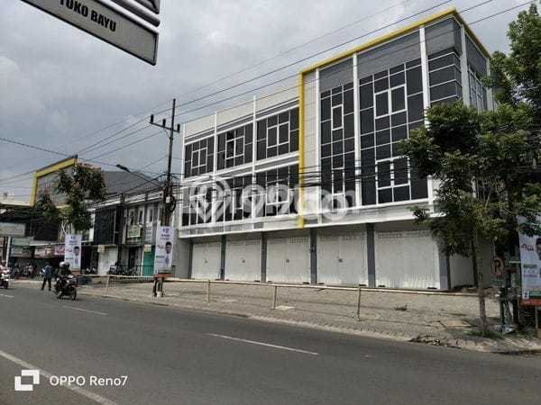 Disewakan Ruko di Kawasan Ramai Soekarno Hatta Luas 398m2 Disewakan Ruko di Kawasan Ramai Soekarno Hatta Luas 398m2