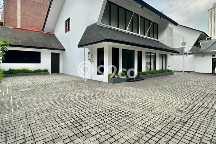 Komersial disewakan di Kebayoran Baru Jakarta Selatan dengan luas bangunan 382m2 Komersial disewakan di Kebayoran Baru Jakarta Selatan dengan luas bangunan 382m2