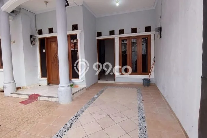 EXCLUSIVE OFFER! Rumah di Tebet, 4 KT, Area Premium, LT 135m2m² LB 200m2m² EXCLUSIVE OFFER! Rumah di Tebet, 4 KT, Area Premium, LT 135m2m² LB 200m2m²
