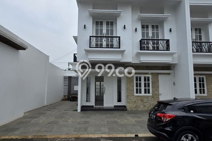 Rumah Elit Modern Tanpa Renovasi di Pondok Bambu Jakarta Timur Rumah Elit Modern Tanpa Renovasi di Pondok Bambu Jakarta Timur