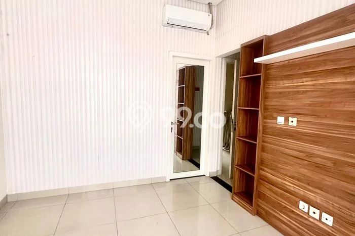 Dijual Rumah Mewah Elegan Dengan View Cantik di Green Lake City, Jakarta Barat Dijual Rumah Mewah Elegan Dengan View Cantik di Green Lake City, Jakarta Barat
