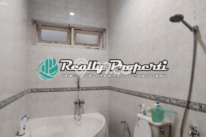 Rumah Mewah LB 400m2 Siap Pakai Desain Elegan di Pondok Gede, Bekasi Rumah Mewah LB 400m2 Siap Pakai Desain Elegan di Pondok Gede, Bekasi