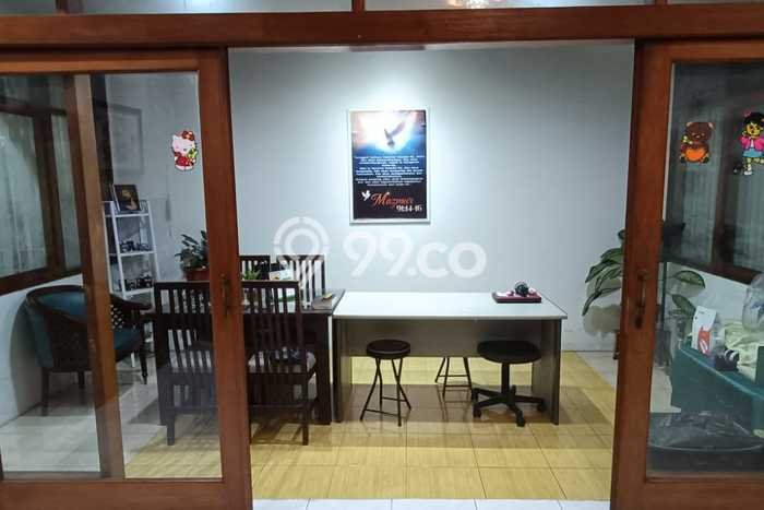 KESEMPATAN TERBAIK! Rumah Asri area , LT 200m2m² LB 130m2m² KESEMPATAN TERBAIK! Rumah Asri area , LT 200m2m² LB 130m2m²
