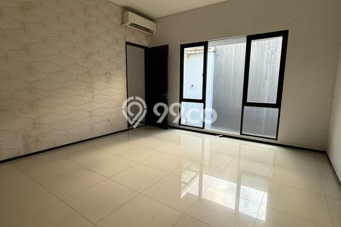 LOKASI PREMIUM! Rumah Berkembang di Singgasana, LT 267m² Bangunan 350m² LOKASI PREMIUM! Rumah Berkembang di Singgasana, LT 267m² Bangunan 350m²