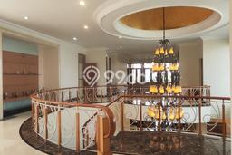 Ready to Use! Luxury House LT 1248m2 Desain Modern di Setiabudi Ready to Use! Luxury House LT 1248m2 Desain Modern di Setiabudi