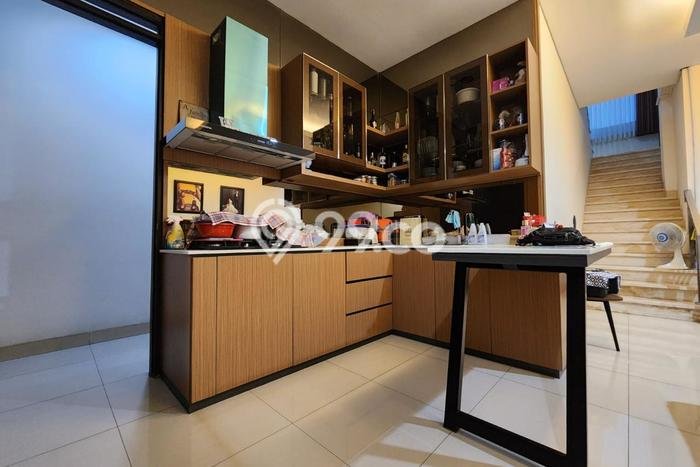Rumah Elit Modern Tanpa Renovasi di Singgasana Bandung Rumah Elit Modern Tanpa Renovasi di Singgasana Bandung