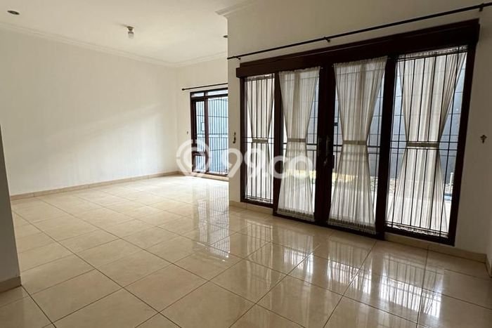 BEST DEAL! Rumah di Batununggal, 4 KT, Dekat Fasilitas Umum, LT 180m² LB 280m² BEST DEAL! Rumah di Batununggal, 4 KT, Dekat Fasilitas Umum, LT 180m² LB 280m²