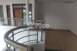 Lokasi strategis! Rumah siap pakai disewakan di Batununggal LB 107m2 Lokasi strategis! Rumah siap pakai disewakan di Batununggal LB 107m2