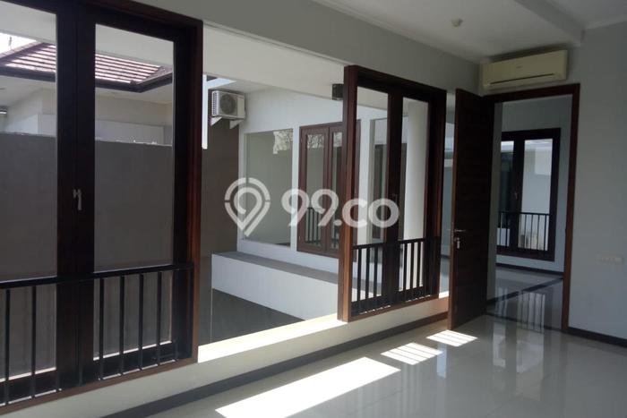 Rumah Elit LB 500m2 Siap Huni Desain Elegan di Graha, Surabaya Rumah Elit LB 500m2 Siap Huni Desain Elegan di Graha, Surabaya