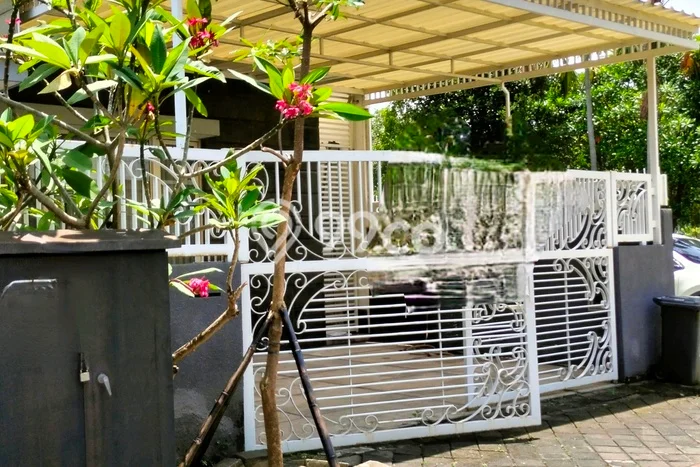 Rumah Kontrakan Surabaya LT 180m2 LB 350m2 Kawasan Graha Rumah Kontrakan Surabaya LT 180m2 LB 350m2 Kawasan Graha