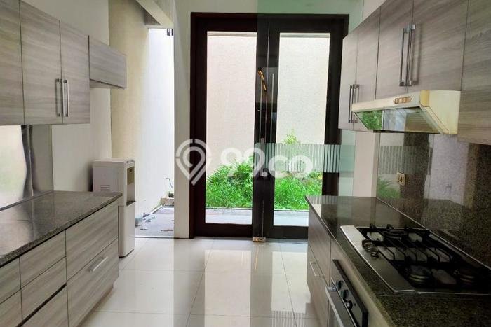 Rumah Kontrakan Surabaya LT 427m2 LB 450m2 Area Graha Rumah Kontrakan Surabaya LT 427m2 LB 450m2 Area Graha