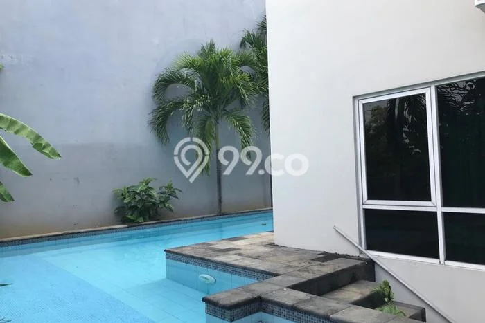 Lokasi terbaik! Rumah siap pakai dikontrakkan di Semarang Selatan LB 450m2 Lokasi terbaik! Rumah siap pakai dikontrakkan di Semarang Selatan LB 450m2