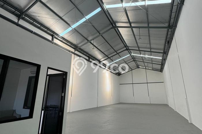Gudang Kawasan Margomulyo, Luas 300m2m², Lokasi Berkembang Gudang Kawasan Margomulyo, Luas 300m2m², Lokasi Berkembang