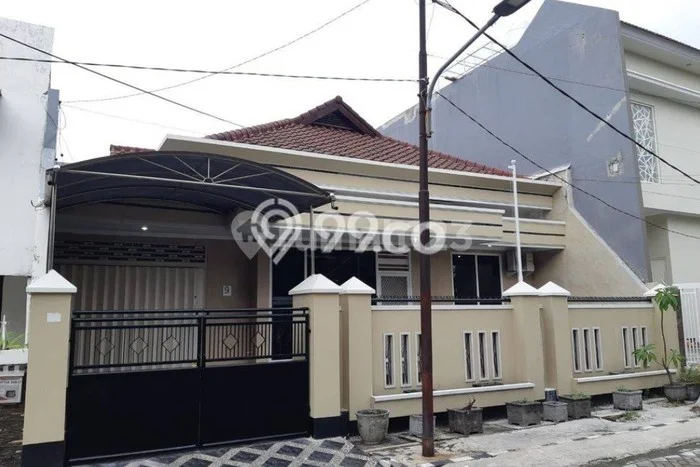 Hunian Cantik Modern Lb 150m2 di Mojoarum, Surabaya Hunian Cantik Modern Lb 150m2 di Mojoarum, Surabaya