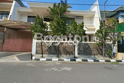 Jual Rumah Mewah Elegan Dengan View Eksklusif di Mulyosari, Surabaya Jual Rumah Mewah Elegan Dengan View Eksklusif di Mulyosari, Surabaya