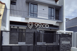 Dijual Rumah Premium dengan Fasilitas Sekitar Lengkap di Sukolilo, Surabaya Dijual Rumah Premium dengan Fasilitas Sekitar Lengkap di Sukolilo, Surabaya