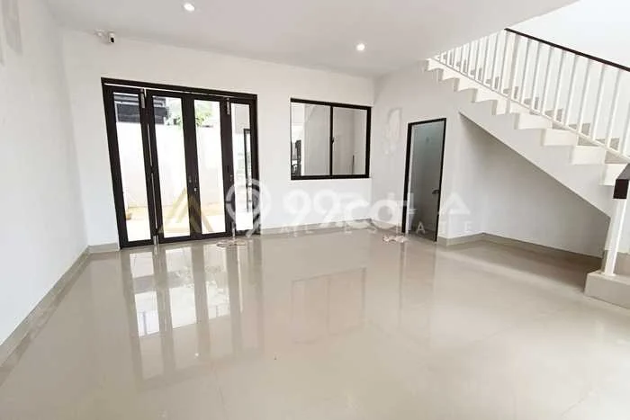 Disewakan! Rumah 4 Kamar Tidur &
4 Kamar Mandi di Batam Centre, Batam Disewakan! Rumah 4 Kamar Tidur &
4 Kamar Mandi di Batam Centre, Batam