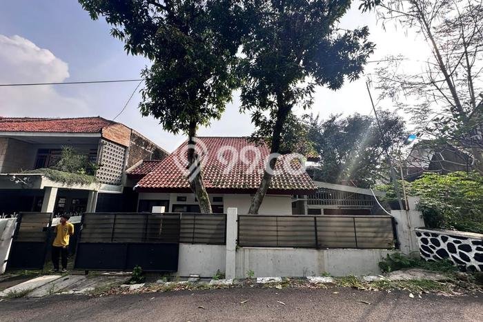 Rumah Elit Modern Tanpa Renovasi di Cijagra Bandung Rumah Elit Modern Tanpa Renovasi di Cijagra Bandung