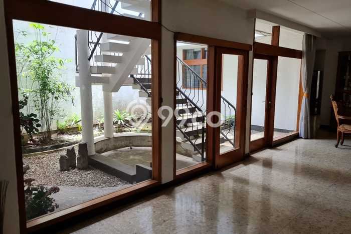 Dijual Rumah Mewah Elegan Dengan View Cantik di Sayap Dago, Bandung Dijual Rumah Mewah Elegan Dengan View Cantik di Sayap Dago, Bandung